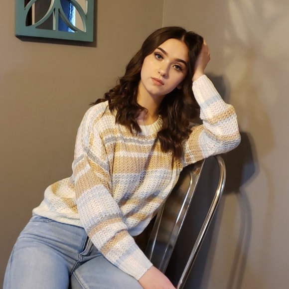 LAST ONE!!! NWT Spring SWEATER - Picture 3 of 6